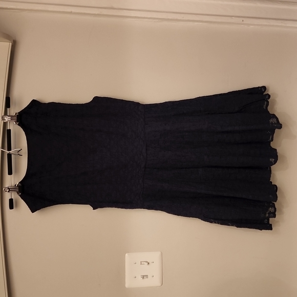 Zara Basic V-neck Dress. - Picture 7 of 8
